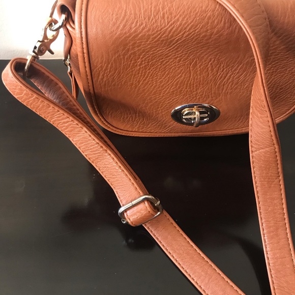 Brown / tan faux leather crossbody bag - Picture 7 of 7